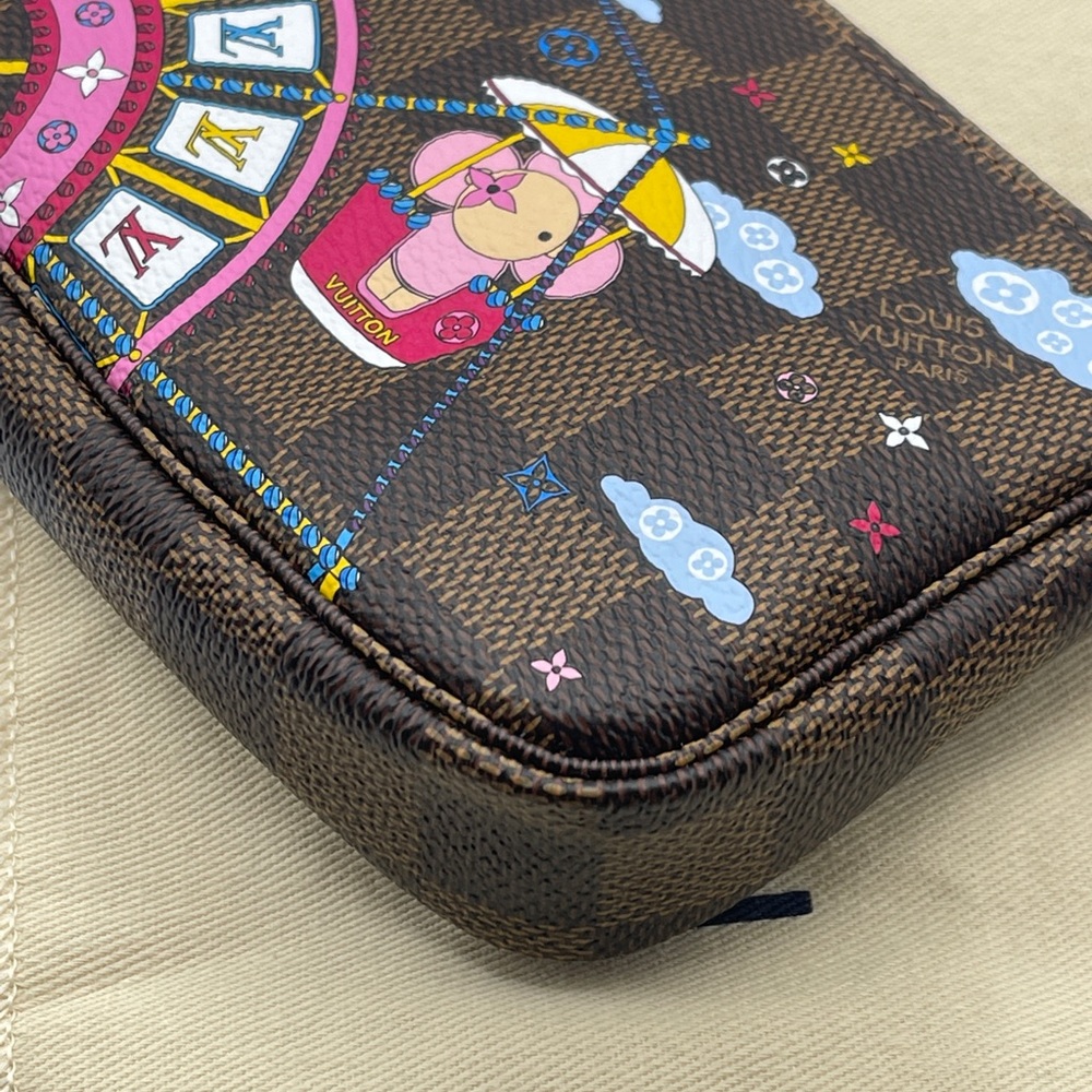 Louis Vuitton Christmas 2020 Pochette Mini Accessories Damier Ebene Vivienne - Picture 5 of 16
